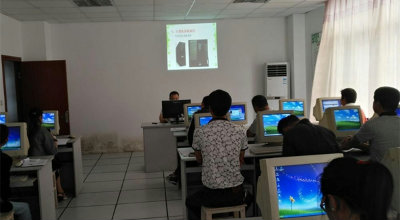 张芝山镇社区教育中心举办残疾人电脑培训班