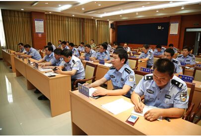 三门峡市陕州区公安局召开“一村一警”工作培训会