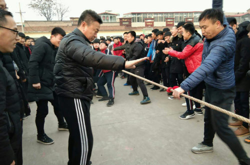 装备制造部举行迎元旦拔河比赛