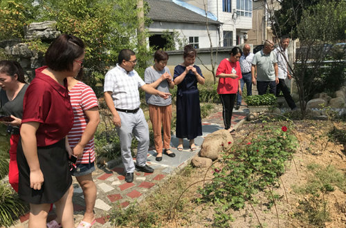 孝源学习中心开展庭院绿植的选择及养护技巧培训